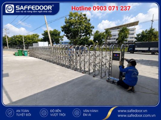 cổng xếp inox 304