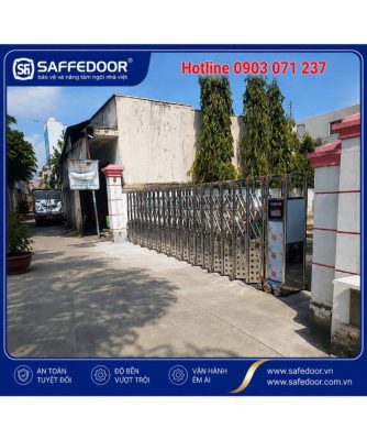 cổng xếp inox có lá gió
